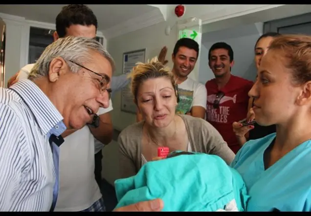MASAL DURU ÇAM 'IN Web Sayfası &OP. DR. KAHRAMAN KOLDAY – doğum hikayesi fotoğrafı 11/77 · Songül Turgut, İzmir